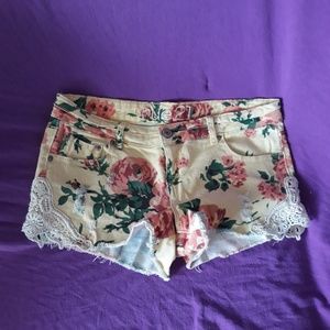 Rue 21 shorts w/lace